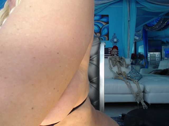 adrianna_fox live cam on BongaCams