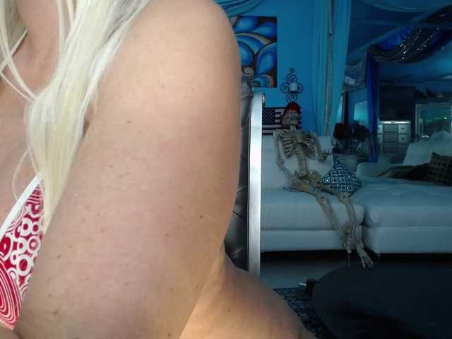 adrianna_fox