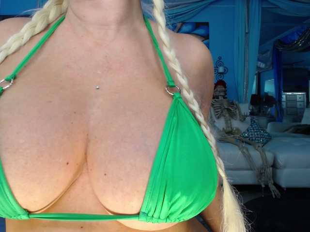 adrianna_fox