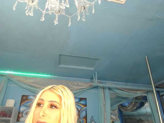 adrianna_fox live cam on BongaCams