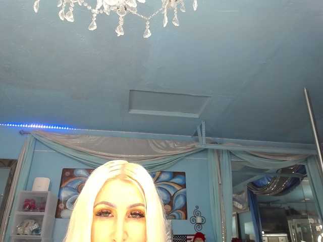 adrianna_fox live cam on BongaCams