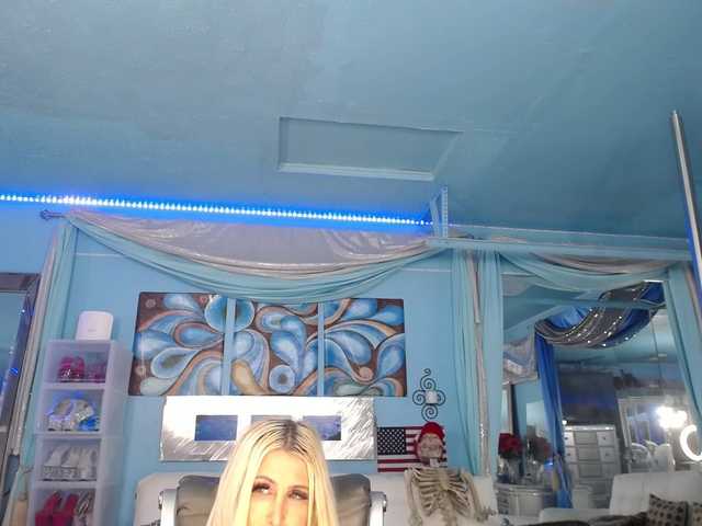 adrianna_fox live cam on BongaCams