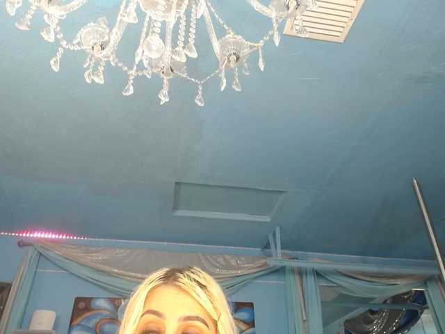 adrianna_fox live cam on BongaCams
