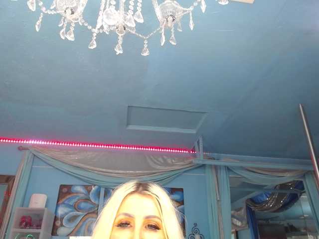 adrianna_fox live cam on BongaCams