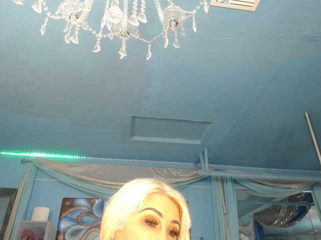 adrianna_fox cam belle