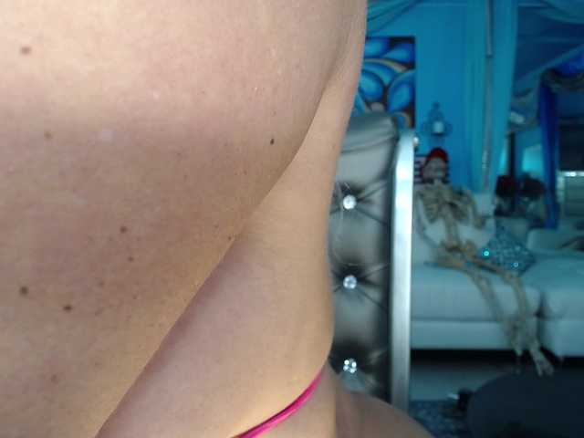 adrianna_fox live cam on BongaCams