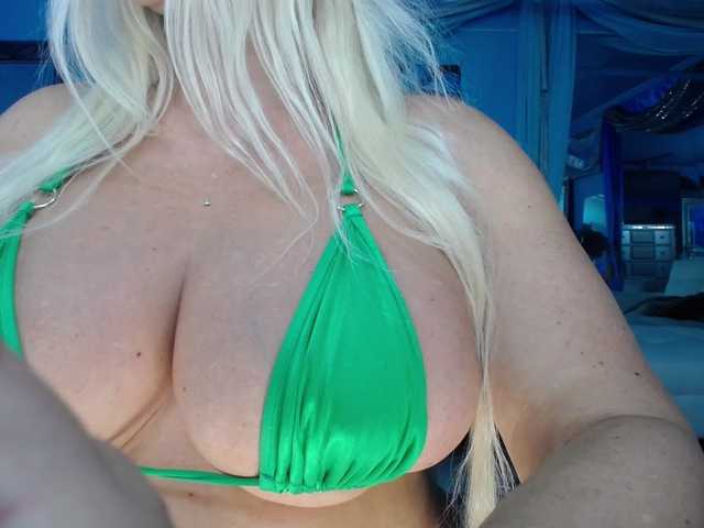 adrianna_fox live cam on BongaCams