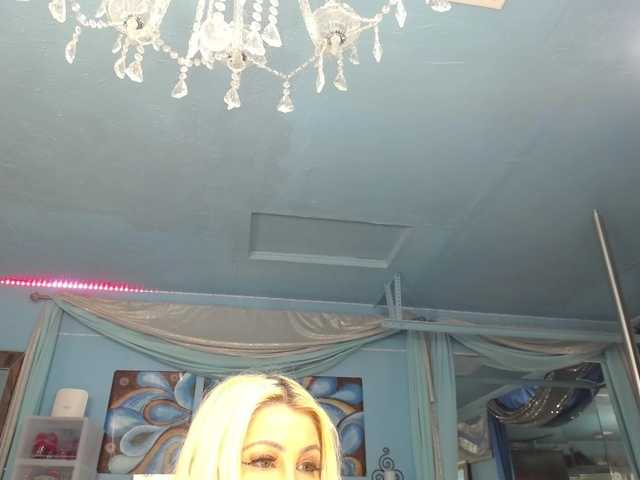 adrianna_fox live cam on BongaCams