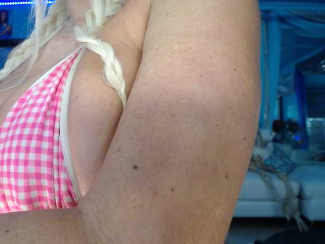 adrianna_fox cam belle