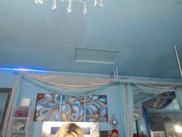 adrianna_fox's BongaCams show and profile