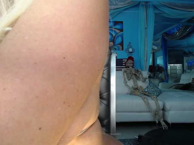 adrianna_fox live cam on BongaCams