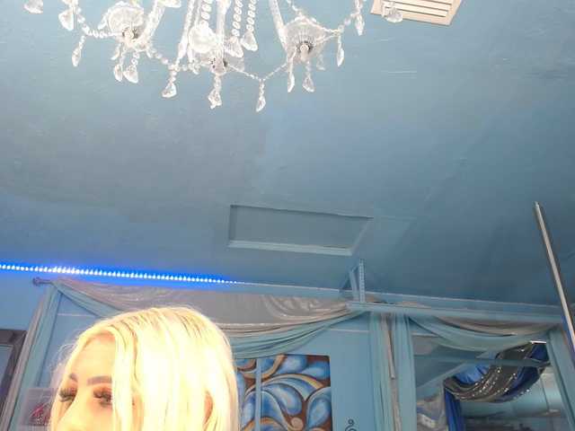 adrianna_fox live cam on BongaCams