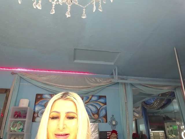 adrianna_fox live cam on BongaCams