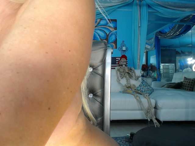 adrianna_fox live sex show