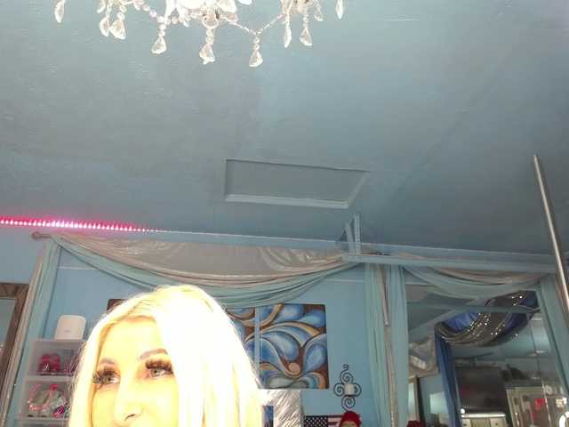 adrianna_fox live cam on BongaCams