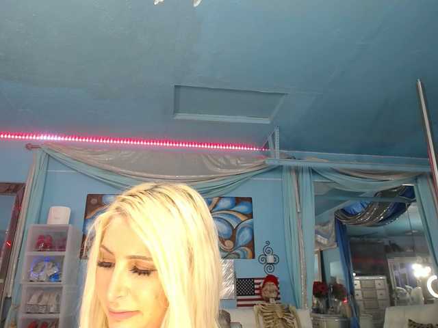 adrianna_fox live webcam show