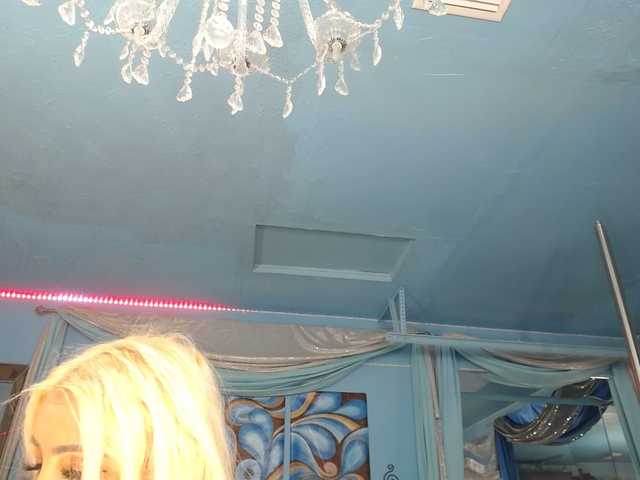 adrianna_fox cam belle