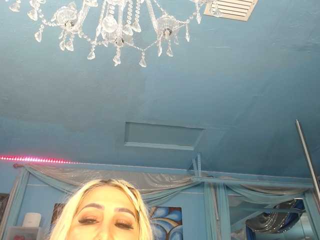 adrianna_fox live cam on BongaCams