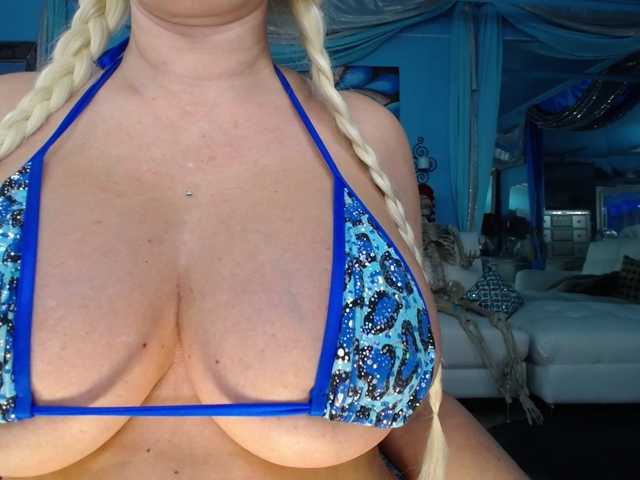 adrianna_fox live cam on BongaCams