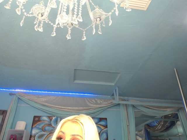 adrianna_fox live cam on BongaCams