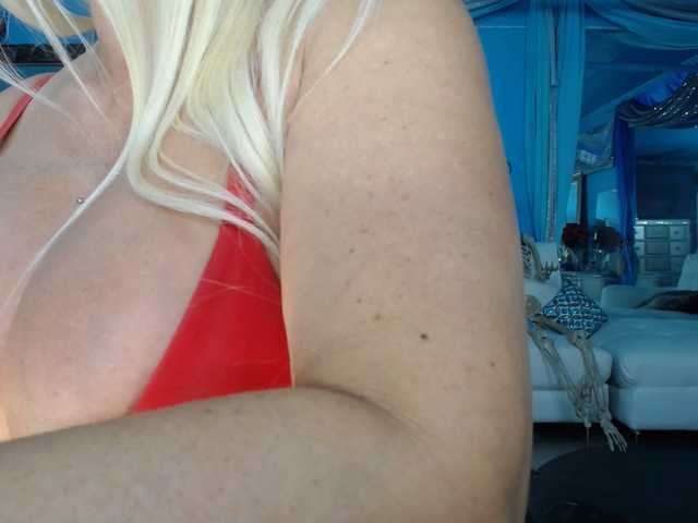 adrianna_fox live cam on BongaCams