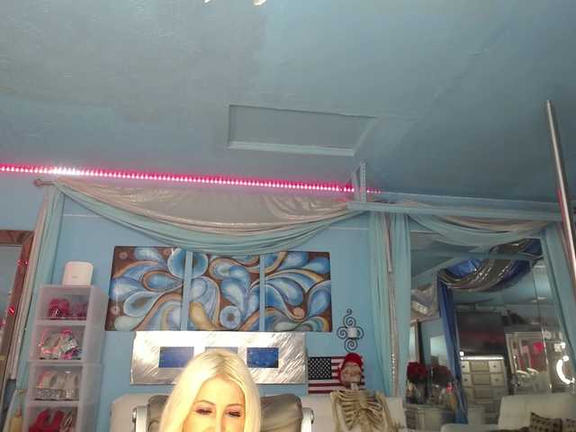 adrianna_fox live cam on BongaCams