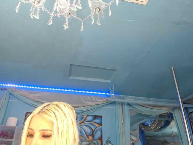 adrianna_fox live cam on BongaCams