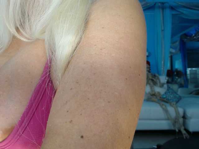 adrianna_fox live cam on BongaCams