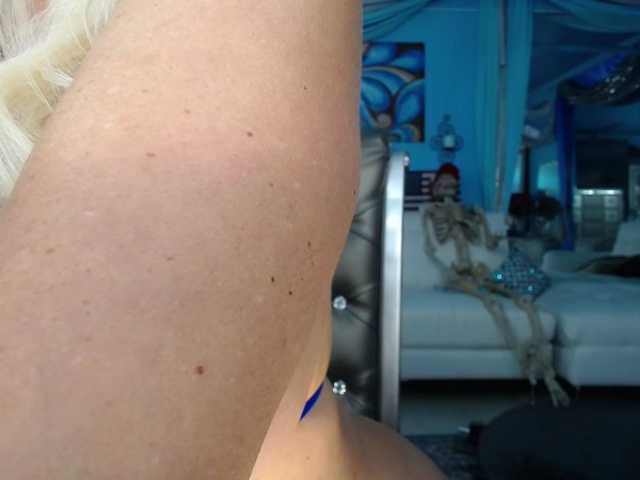 adrianna_fox
