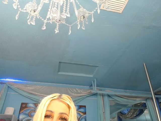 adrianna_fox live cam on BongaCams