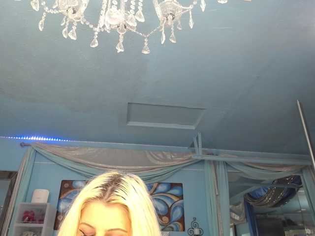 adrianna_fox, live now on BongaCams