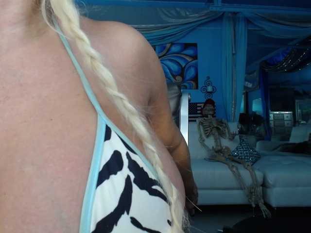 adrianna_fox live cam preview