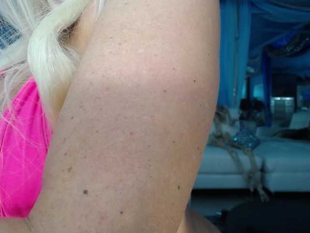 adrianna_fox live cam on BongaCams