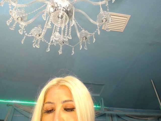 adrianna_fox cam belle
