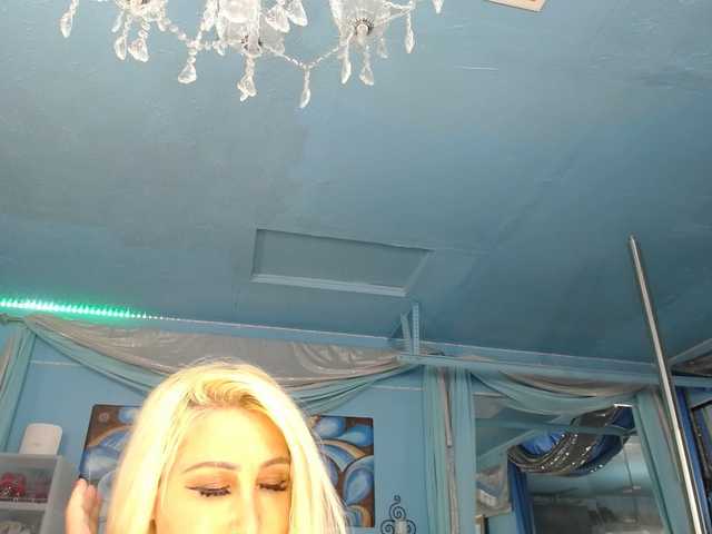 adrianna_fox live cam on BongaCams