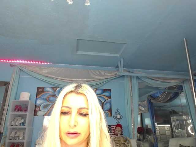 adrianna_fox live cam on BongaCams