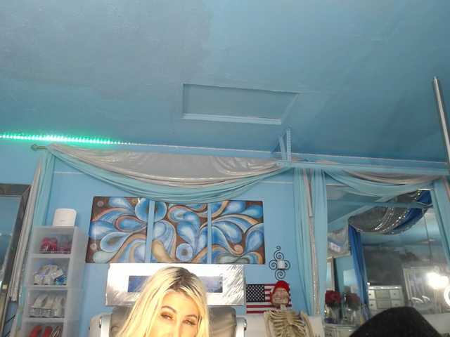 adrianna_fox's BongaCams show and profile