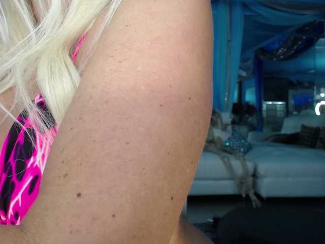 adrianna_fox live cam