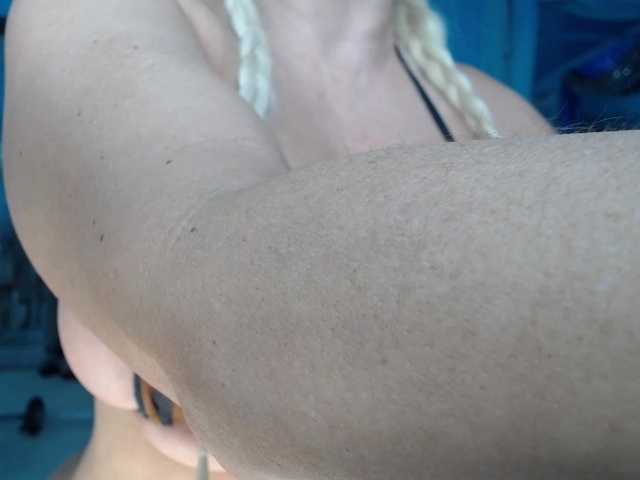 adrianna_fox, en directo ahora en BongaCams