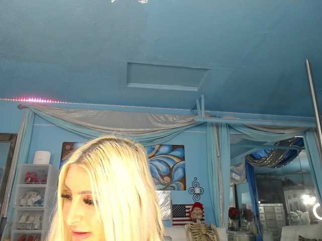 adrianna_fox live cam on BongaCams
