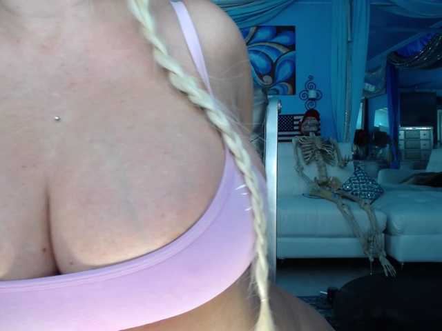 adrianna_fox live cam on BongaCams