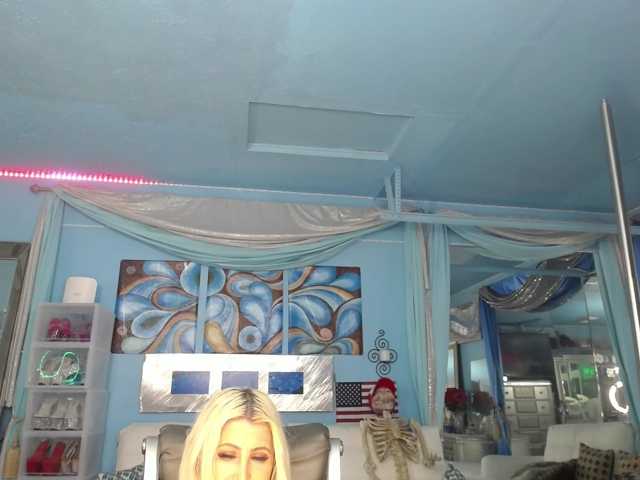 adrianna_fox live cam on BongaCams