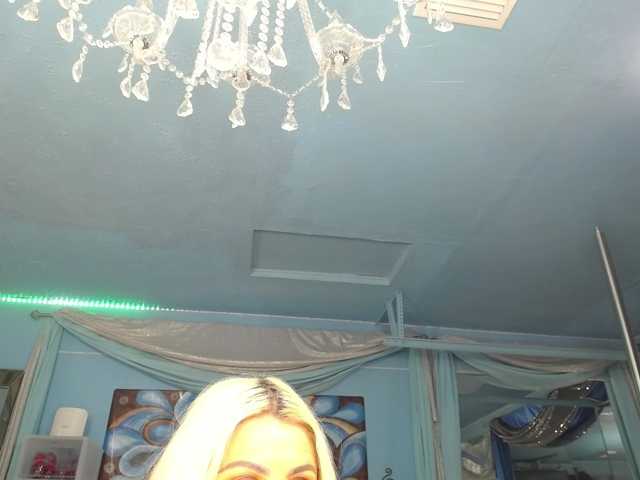 adrianna_fox live cam on BongaCams