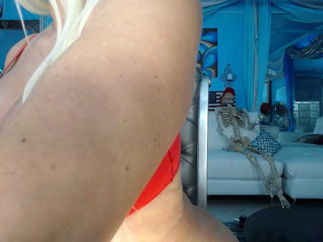 adrianna_fox live cam on BongaCams