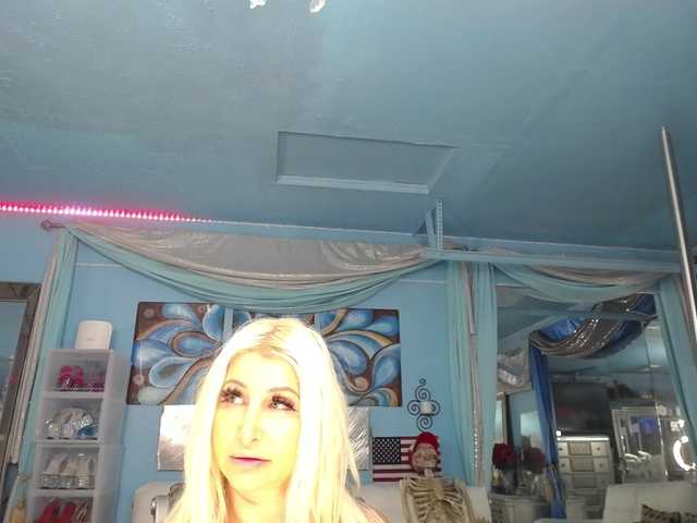 adrianna_fox live cam on BongaCams