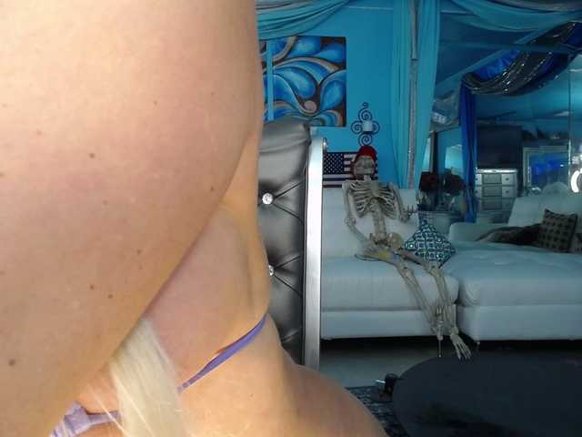 adrianna_fox live cam on BongaCams