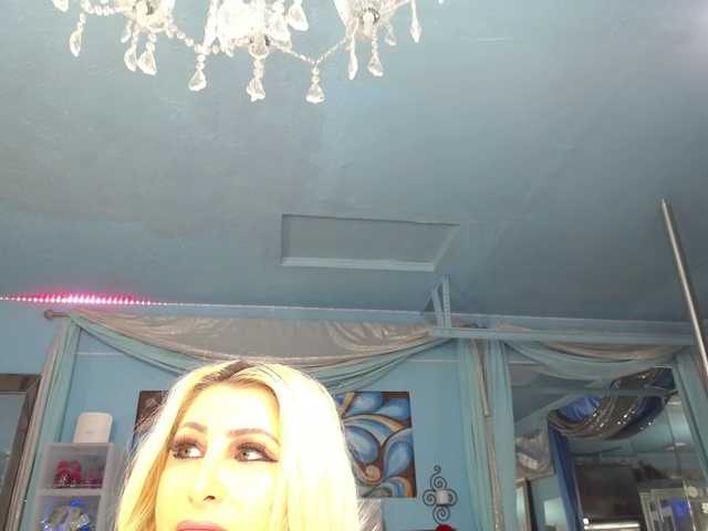 adrianna_fox live cam on BongaCams
