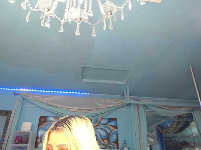 adrianna_fox live cam on BongaCams