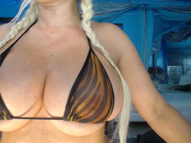 adrianna_fox