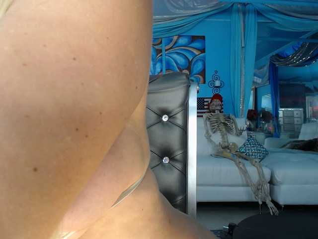 adrianna_fox live cam on BongaCams